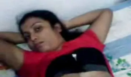Baby mendemonstrasikan masturbasi di depan webcam bokep online artis indonesia