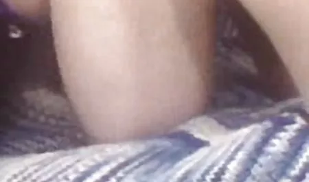 Lesbian indo sex online terangsang bersantai telanjang di bawah sinar matahari