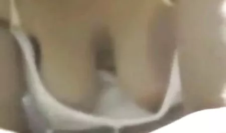 Pasangan mempraktekkan seks penutup mata bf online indo