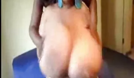 Tiga indo mesum online pelacur Asia dengan senang hati mengambil bagian dalam gangbang!