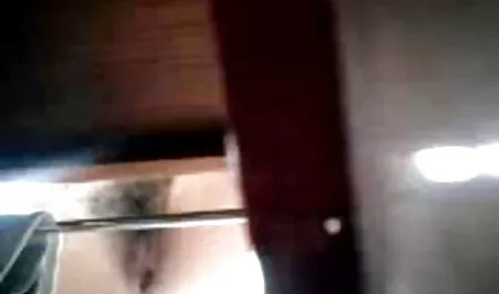 Gadis pirang bersenang-senang dengan mainan seks dan seorang striming bokeb indonesia pria kulit hitam