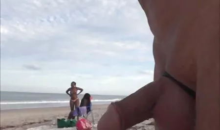 Dua gadis berbagi penis bikep indo online kekasih