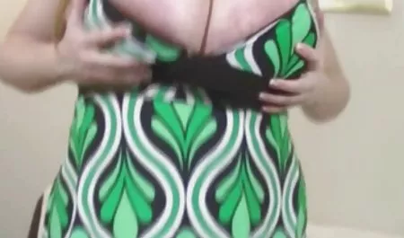 Istri cemburu dengan bikep indo online suami dan gundiknya.