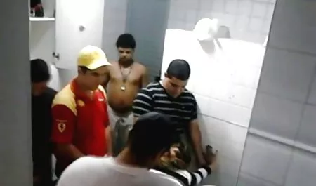 Ibu sex onlen indo memutuskan untuk mengajarkan putrinya dasar-dasar hubungan orang dewasa