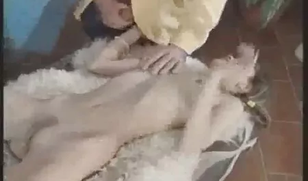 Tempelkan tangan web indo sex Anda di vagina