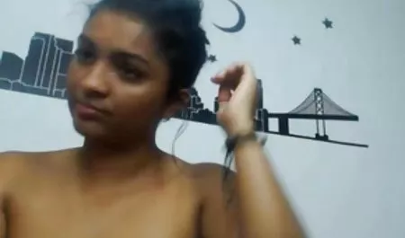 Gadis indo bokep on line berpakaian renang oranye