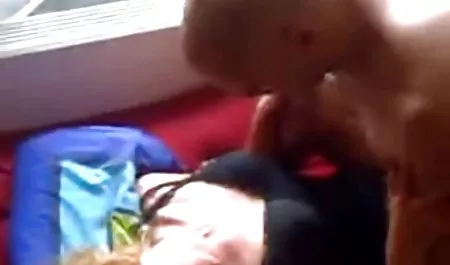 Gadis berhubungan bokep online indo cantik seks dengan kacamata hitam.