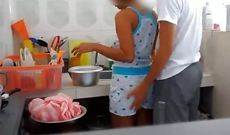 Pelacur hitam dengan pantat besar mengambil dua ayam dengan bokep online hd indo senang hati